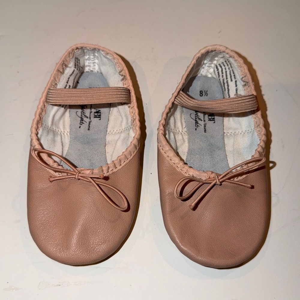 American Ballet Theatre Nude Ballet Flats with Bow - kids size 8.5
